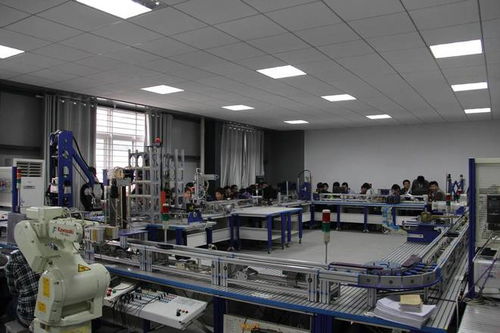 2022年,36歲設計師失業8個月雨中舉牌 不想送外賣,如今怎樣